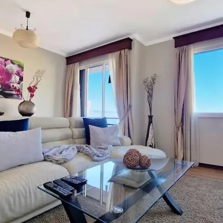 Seaside Ocean & Mountain View-2 Bedroom 公寓