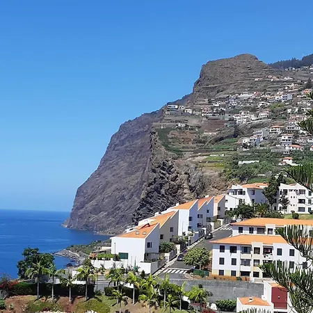 Seaside Ocean & Mountain View-2 Bedroom