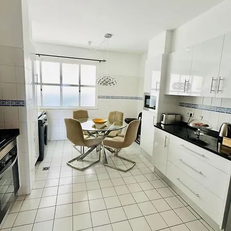 Apartment Ocean & Mountain Views-garage Parking-walk To Do Vigario *