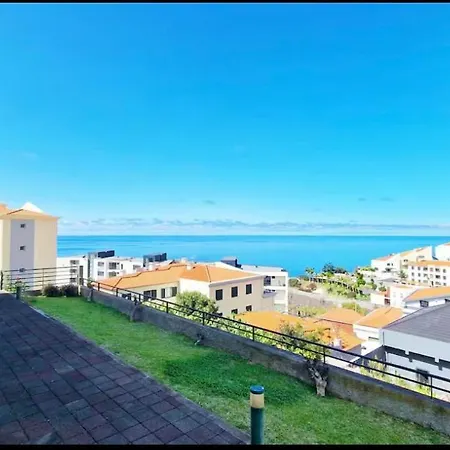 Ocean & Mountain Views-garage Parking-walk To Do Vigario Apartment