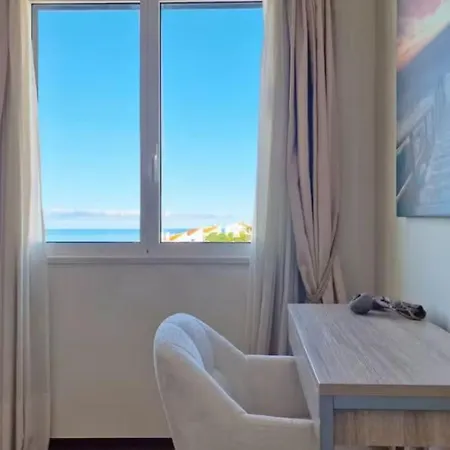 Ocean & Mountain Views-garage Parking-walk To Do Vigario Apartment *