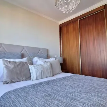 Apartment Ocean & Mountain Views-garage Parking-walk To Do Vigario Camara de Lobos