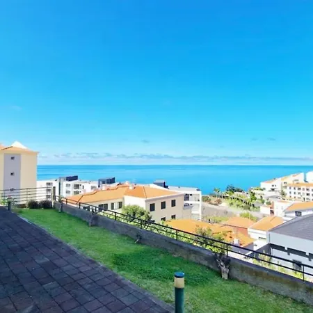 Apartment Ocean & Mountain Views-garage Parking-walk To Do Vigario