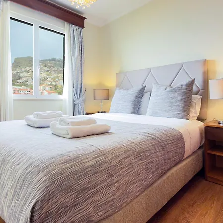 Ocean & Mountain Views-garage Parking-walk To Do Vigario * Câmara de Lobos