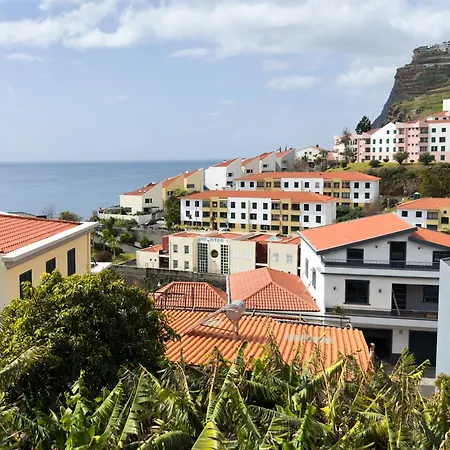 Seaside Orchid-Ocean & Mountain Views-Free Parking-Walk To Camara De Lobos Appartement Câmara de Lobos