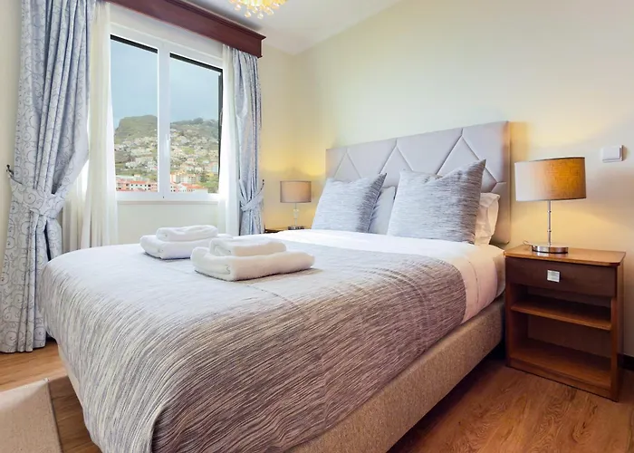 Ocean & Mountain Views-garage Parking-walk To Do Vigario * Câmara de Lobos